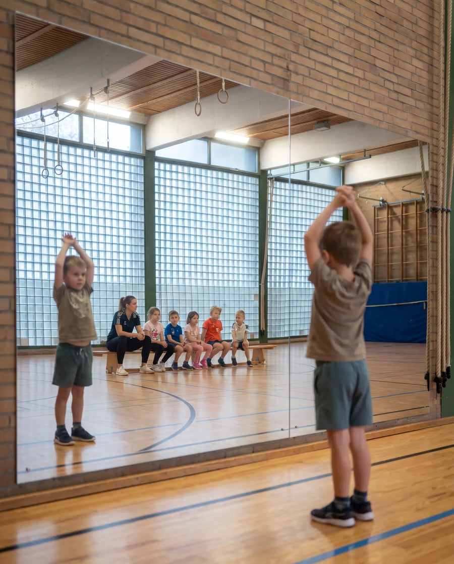 Espace d'entraînement avec mur de miroirs elamirror