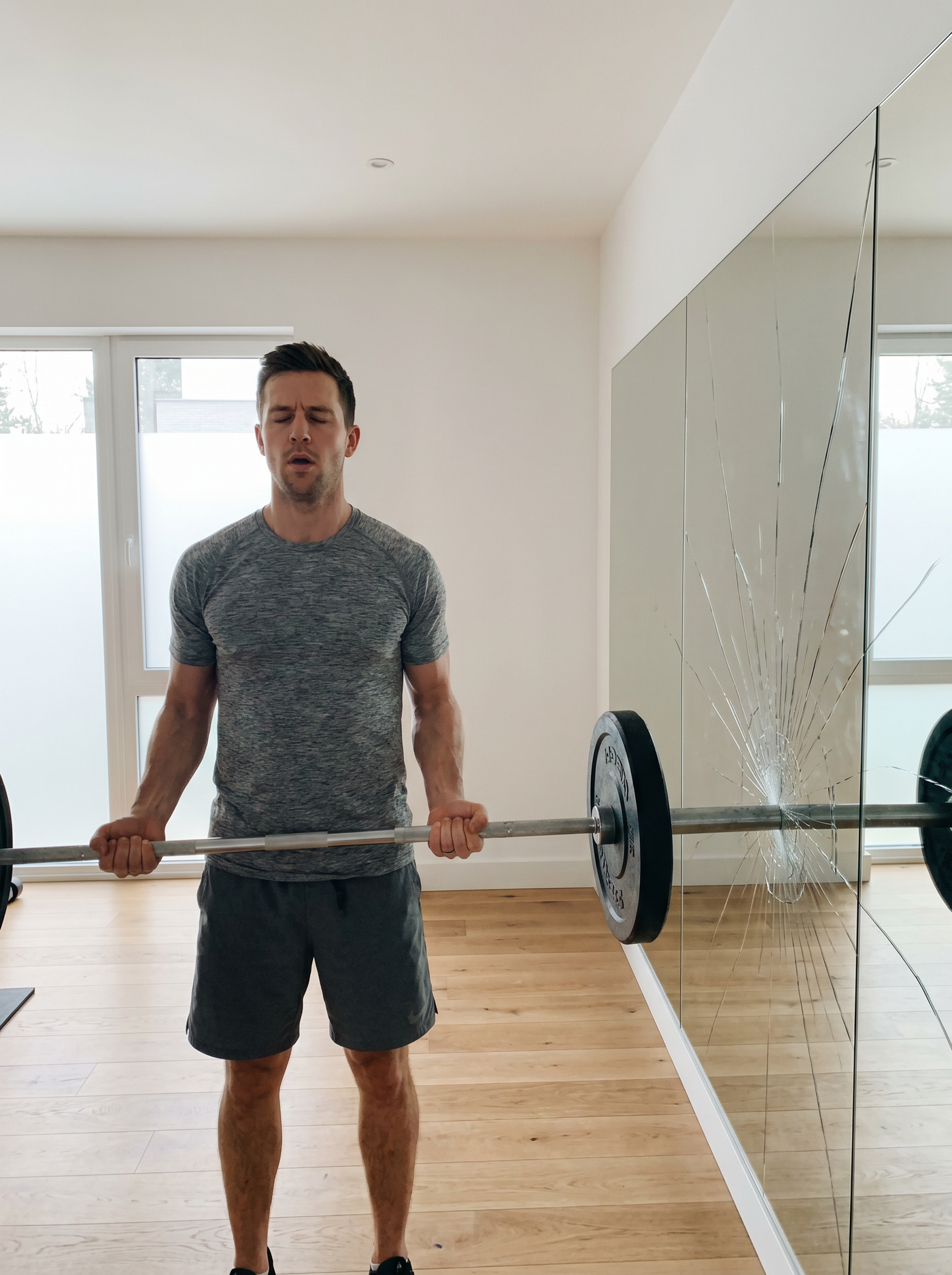 Glas im Gym ist kein Spiegel. Es ist eine Haftungsfrage.