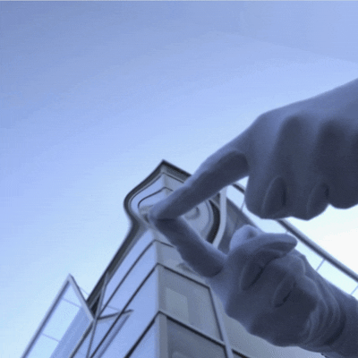 Shatterproof & ultra-lightweight mirrored wall - frameless