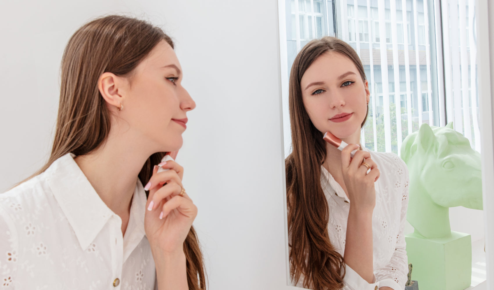 Spiegel nach Maß als bruchsicherer Kosmetikspiegel mit klarer Reflexion für präzises Make-up und Hautpflege.
