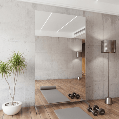 Bruchsichere & ultraleichte Spiegelwand - mit montierbaren Rollen