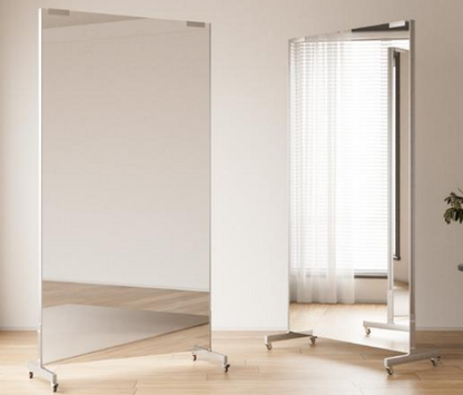 Bruchsichere & ultraleichte Spiegelwand - mit montierbaren Rollen