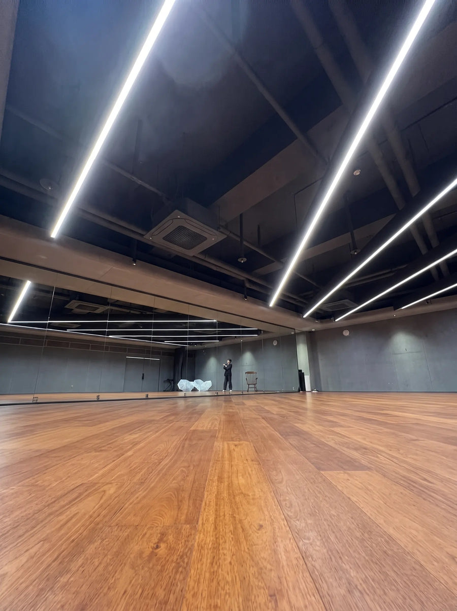 Studio mit LED Linien